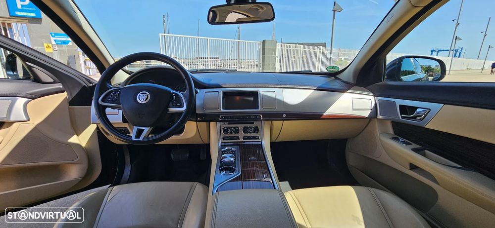 Jaguar XF 2.2 D Premium Luxury - 16