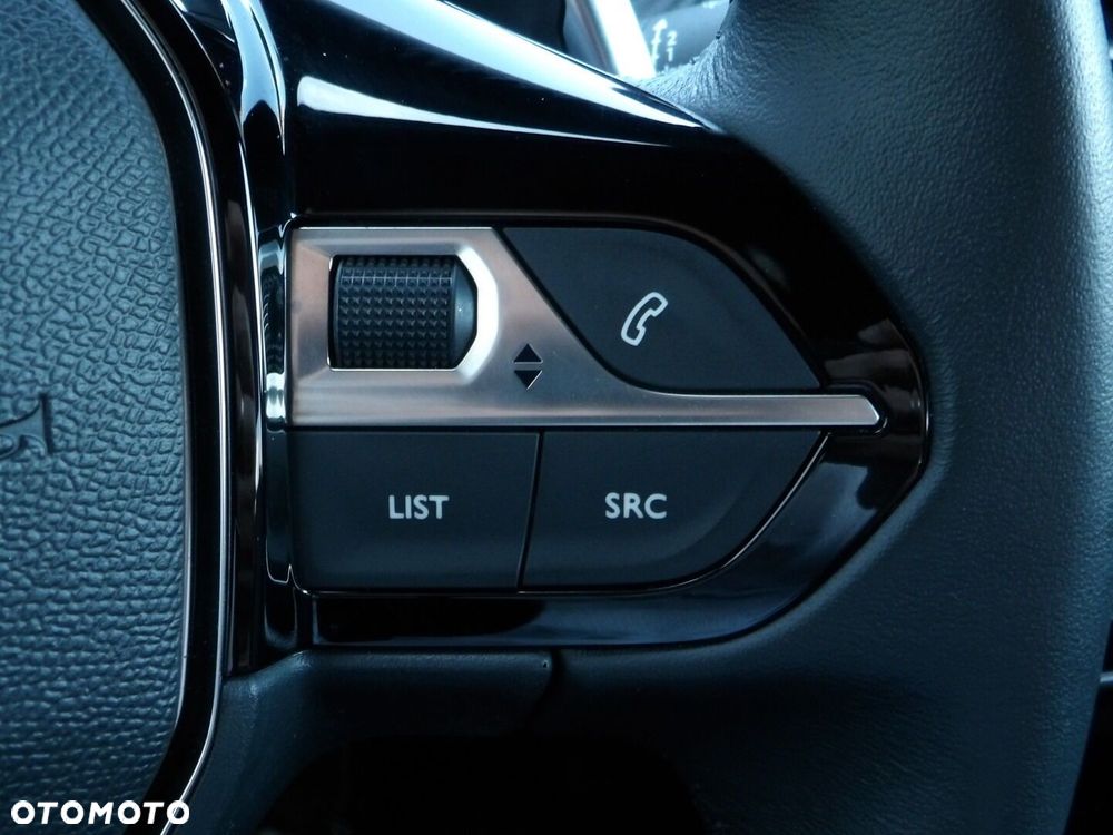 Peugeot 2008 1.2 PureTech Allure S&S EAT8 - 28