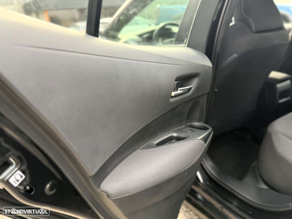 Toyota Corolla 1.2 Turbo Comfort - 33