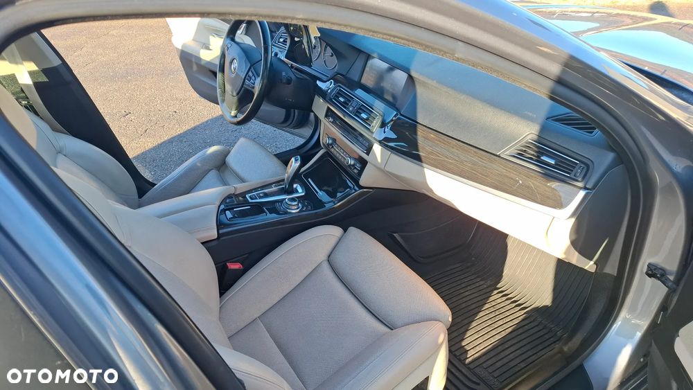 BMW Seria 5 535i xDrive - 15