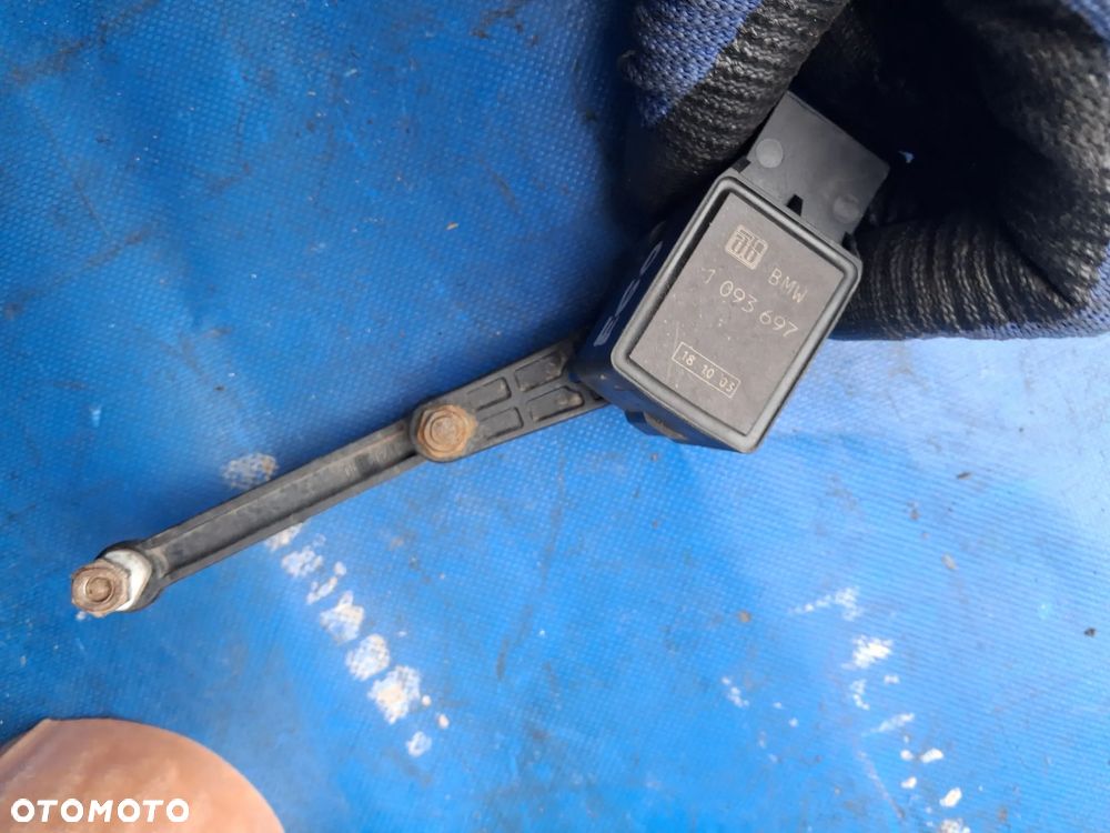 BMW 5 E60 E61 OKAZJA WYPRZEDAŻ POZOSTAŁOŚCI Antena rekin oryginał // Włącznik świateł xenon 6925287  //  Czujnik poziomowania lamp reflektorów 1093697  //  Ramka lewarka dźwigni skrzyni biegów automat podświetlenie 7034089 //  Zbiornik płynu spryskiwaczy 61667055349 pompka 8377430 //  atrapa nerki grill maski  //  Klema minus minusowa  //  Zapalniczka gniazdo zapalniczki  //  Odbłyśnik zderzaka tył tylnego lewy odbłysk sedan  //  Kierunek kierunkowskaz w błotnik - 16