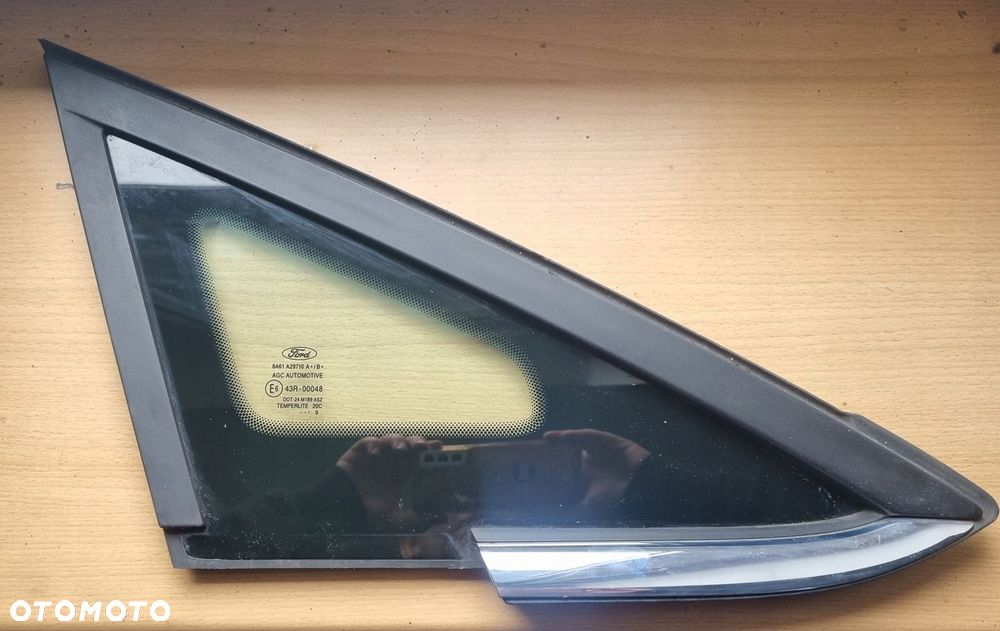 FORD FIESTA MK7 VII 08-12 r. SZYBA KAROSERYJNA TRÓJKĄT CHROM PRAWY PRZÓD WERSJA EU + - 2