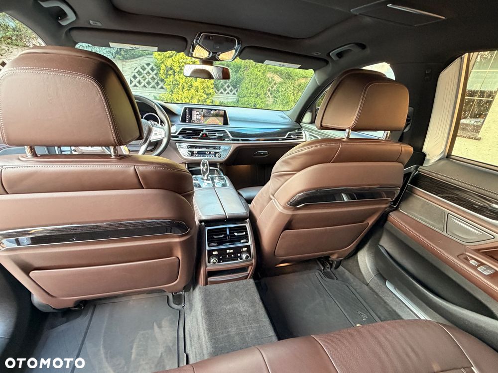 BMW Seria 7 740Li - 28