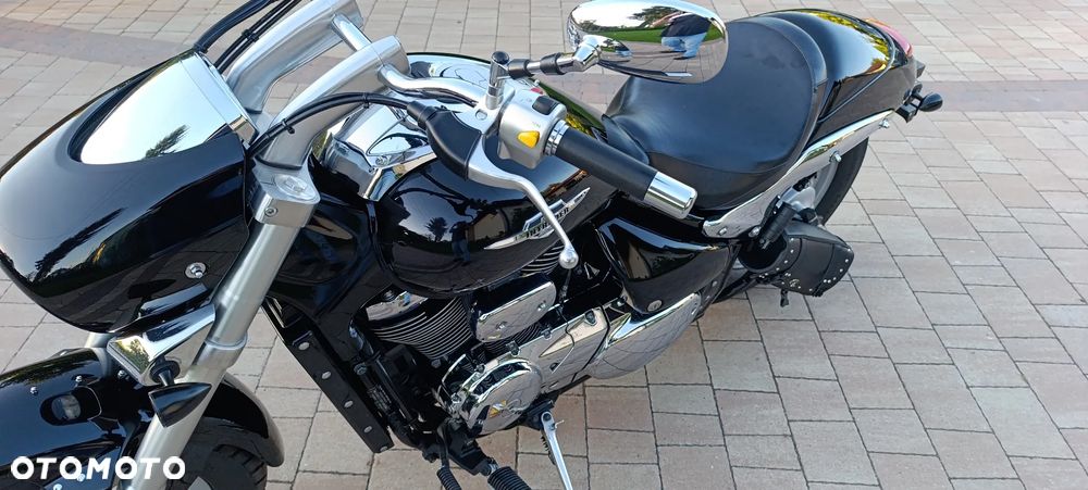 Suzuki Intruder - 17