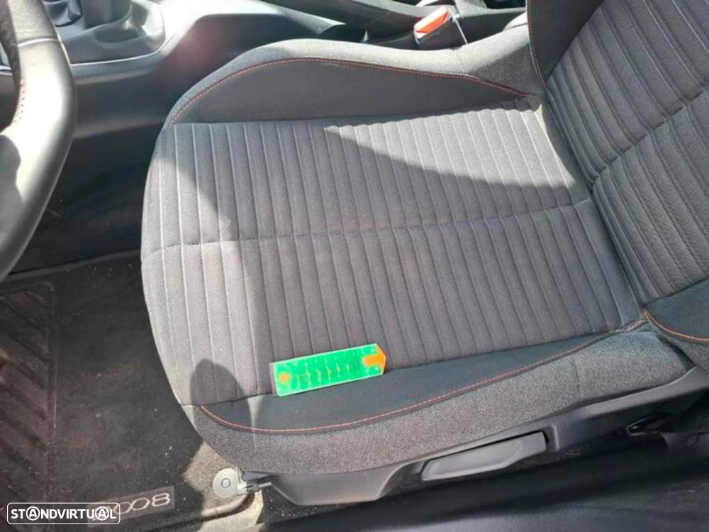 Peugeot 2008 - 12