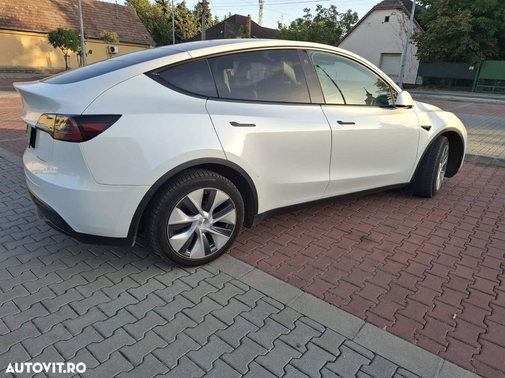 Tesla Model Y AWD Performance - 3