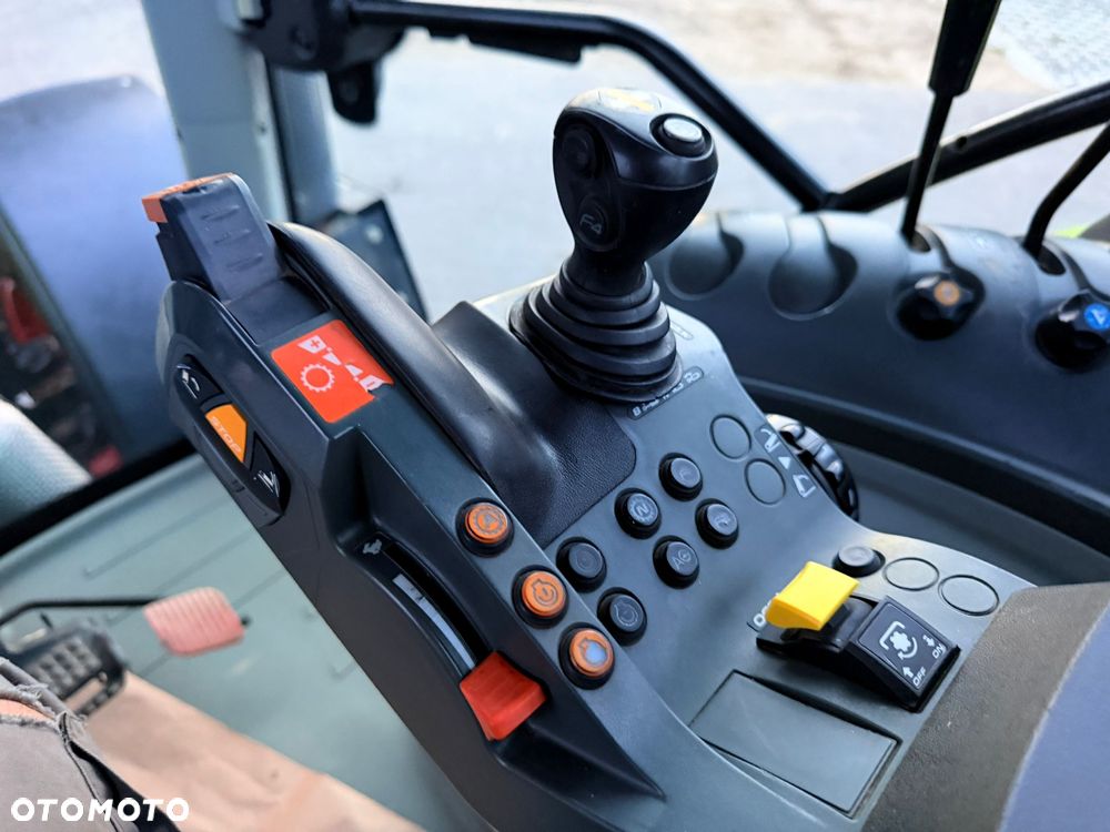 Claas Arion 520 - 34