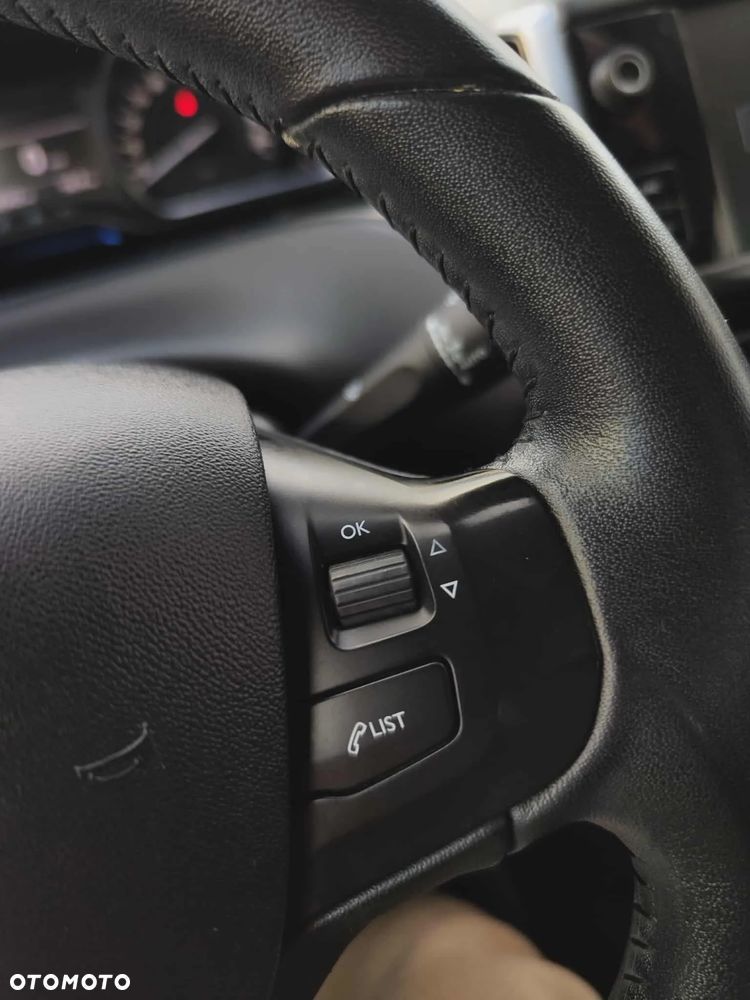 Peugeot 208 1.6 VTi Allure - 27