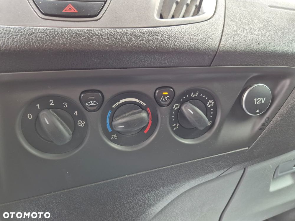 Ford TRANSIT CUSTOM 2.2 TDCi / L2H1 / LONG / BEZWYPADKOWY / SERWISOWANY / ZADBANY / HAK / GWARANCJA / 2800KG NA HAKU - 29