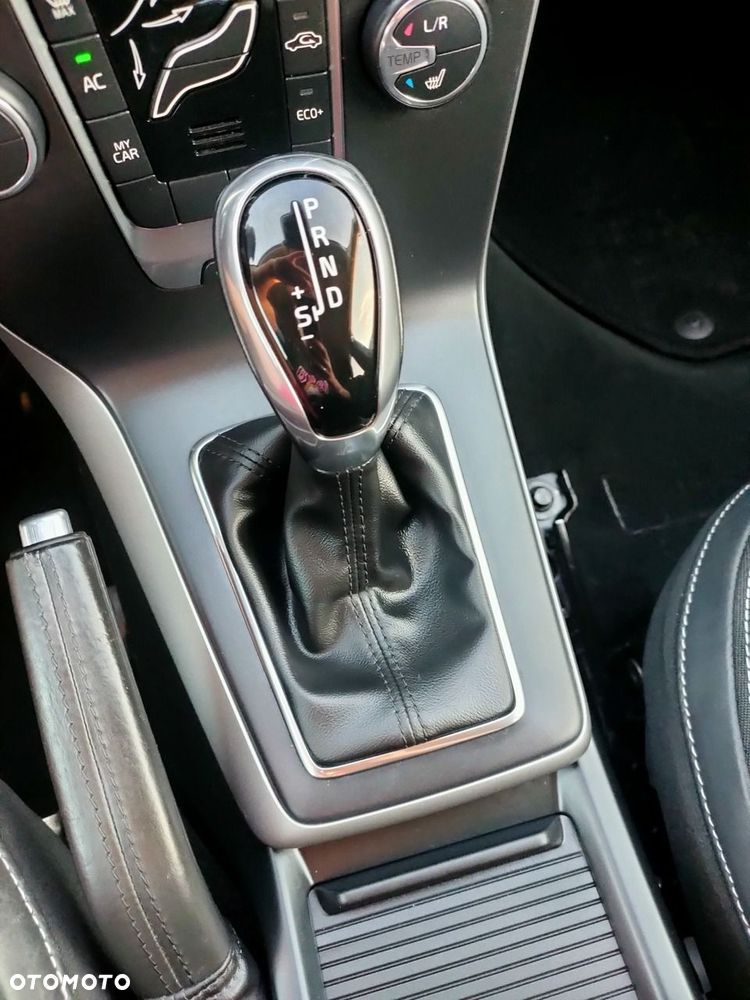 Volvo V40 D2 Drive-E SCR Momentum - 28
