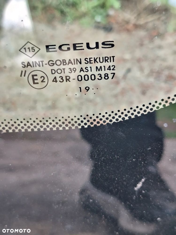 Szyba karoseryjna przednia renault trafic  III Vivaro talento - 2