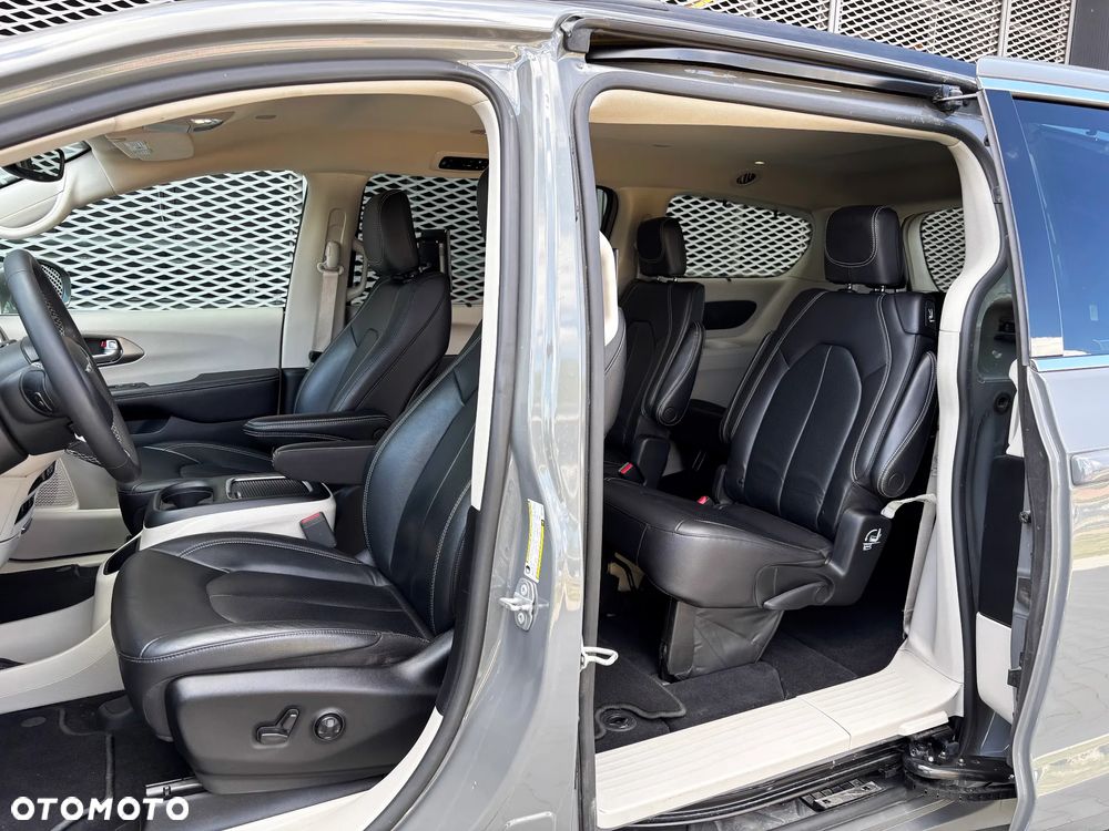 Chrysler Pacifica - 13