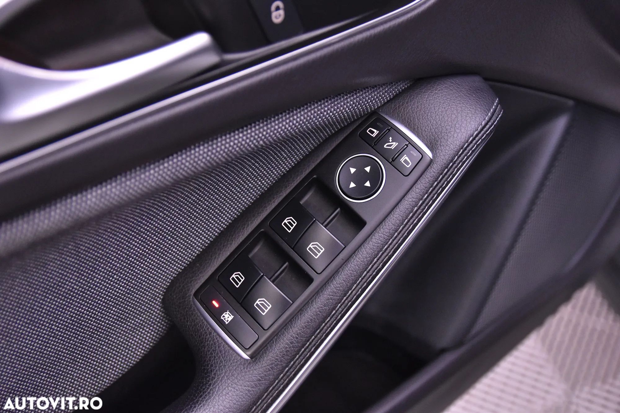 Mercedes-Benz GLA 200 7G-DCT - 14