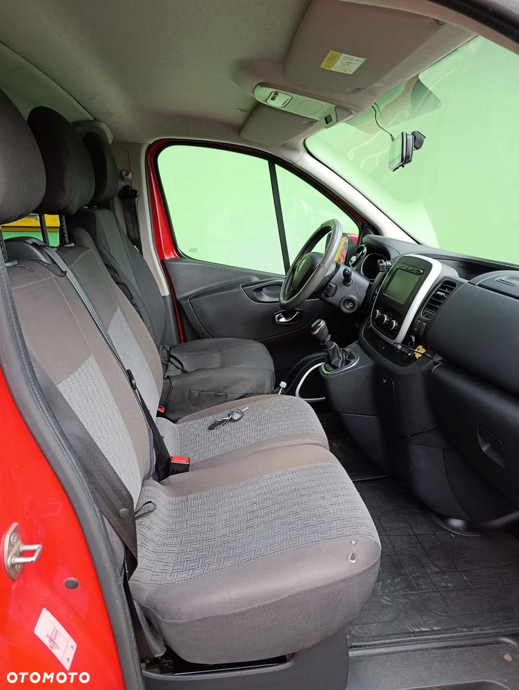 Renault Trafic 2.0 dCi - 11