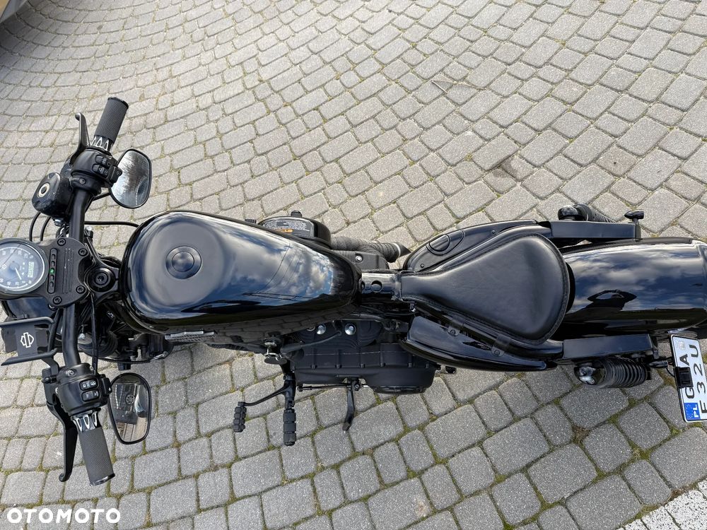 Harley-Davidson Sportster Iron 883 - 17