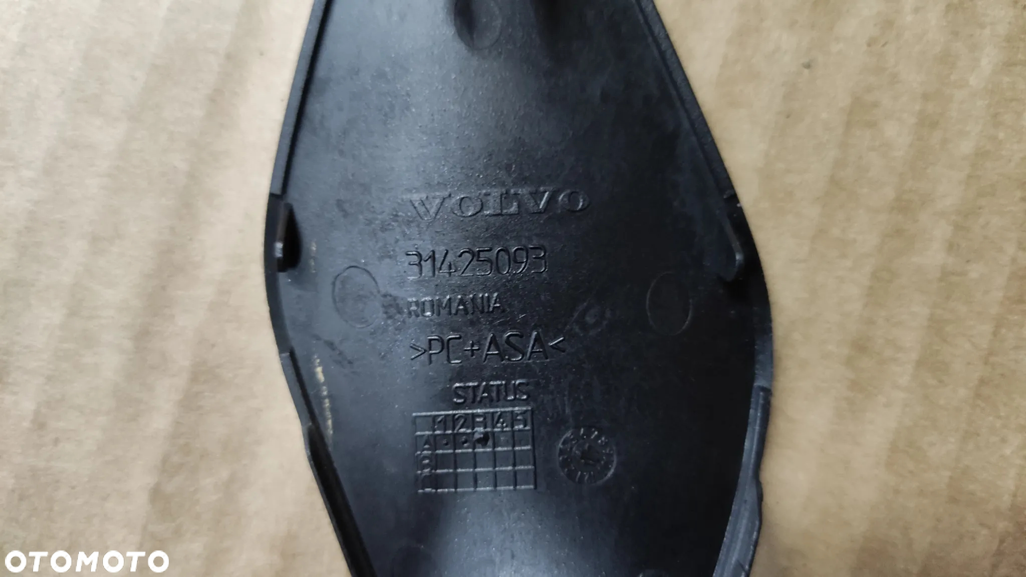 Zaślepka haka zderzaka przedniego Volvo XC60 R-Desing 31425093 - 2