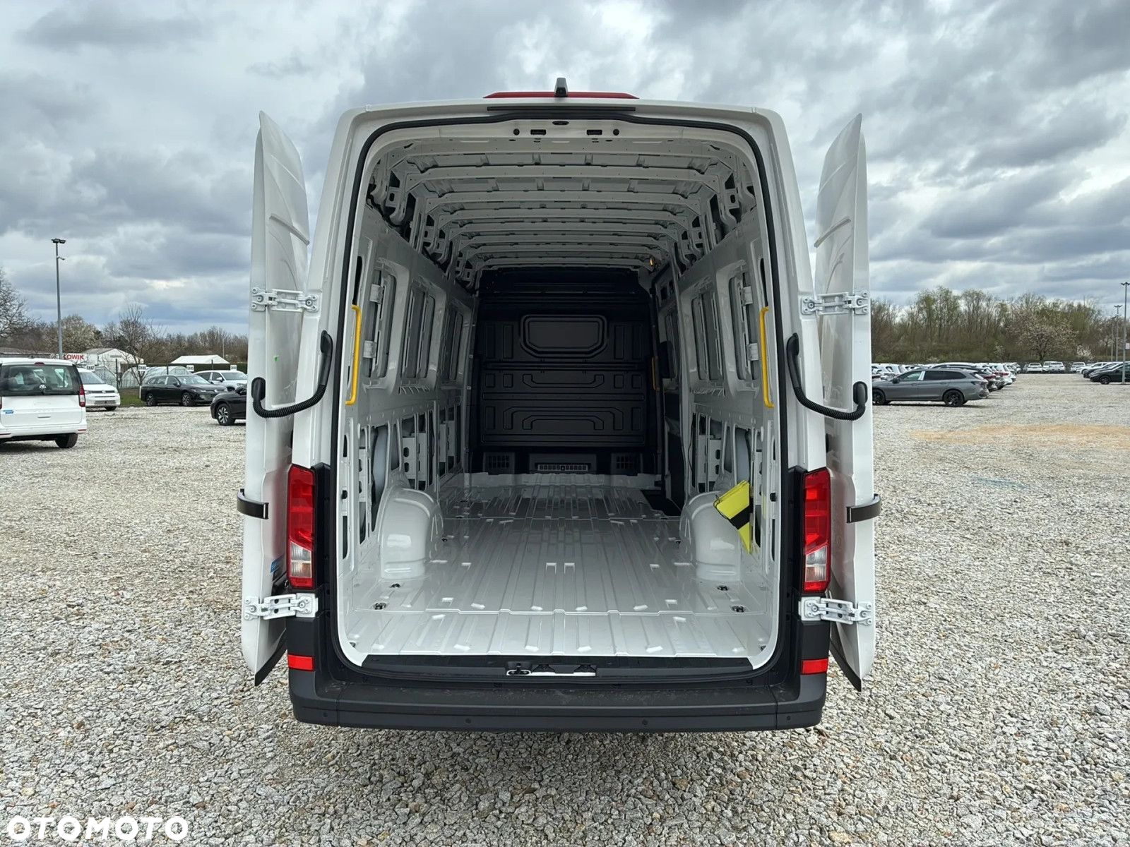 Volkswagen Crafter 35 Furgon LONG/L5H3, 2.0BiTDI 177KM, 4490mm, Wysoki dach, r.o. 4490 - 11