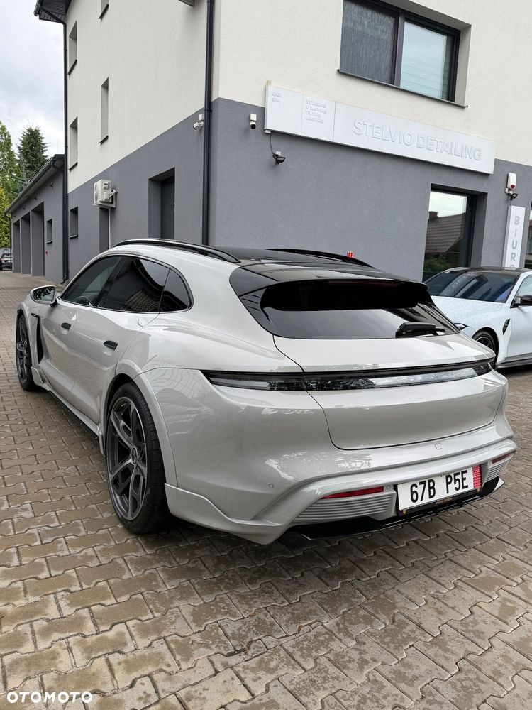 Porsche Taycan 4 - 8
