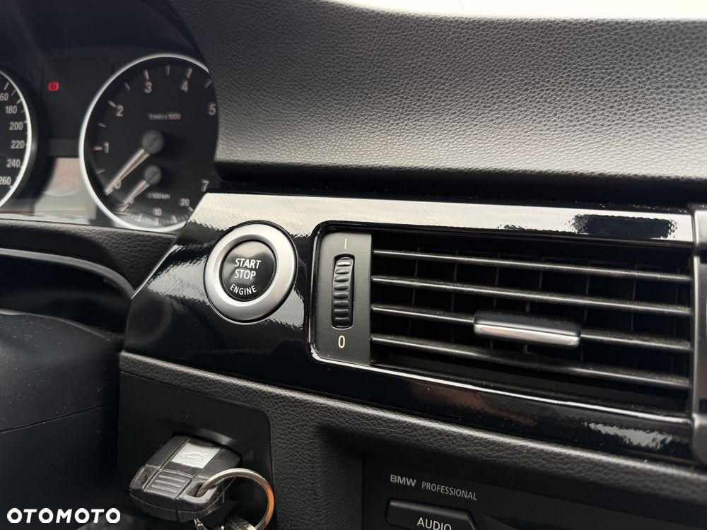 BMW Seria 3 318i - 12