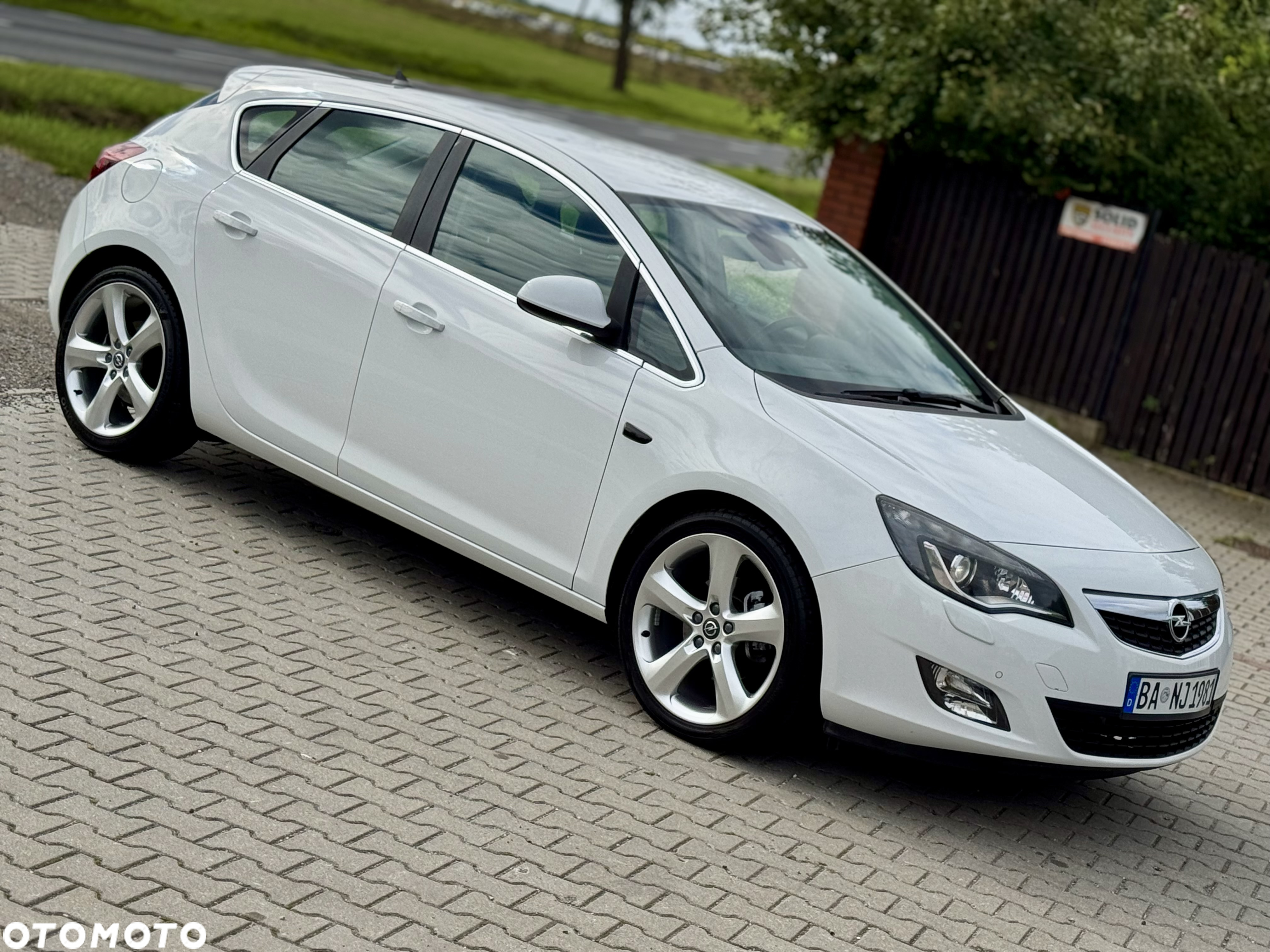Opel Astra 1.6 Turbo Cosmo - 27