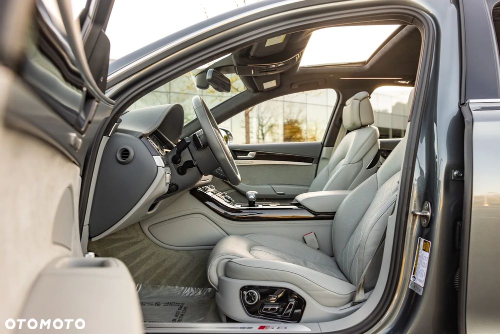 Audi S8 - 11