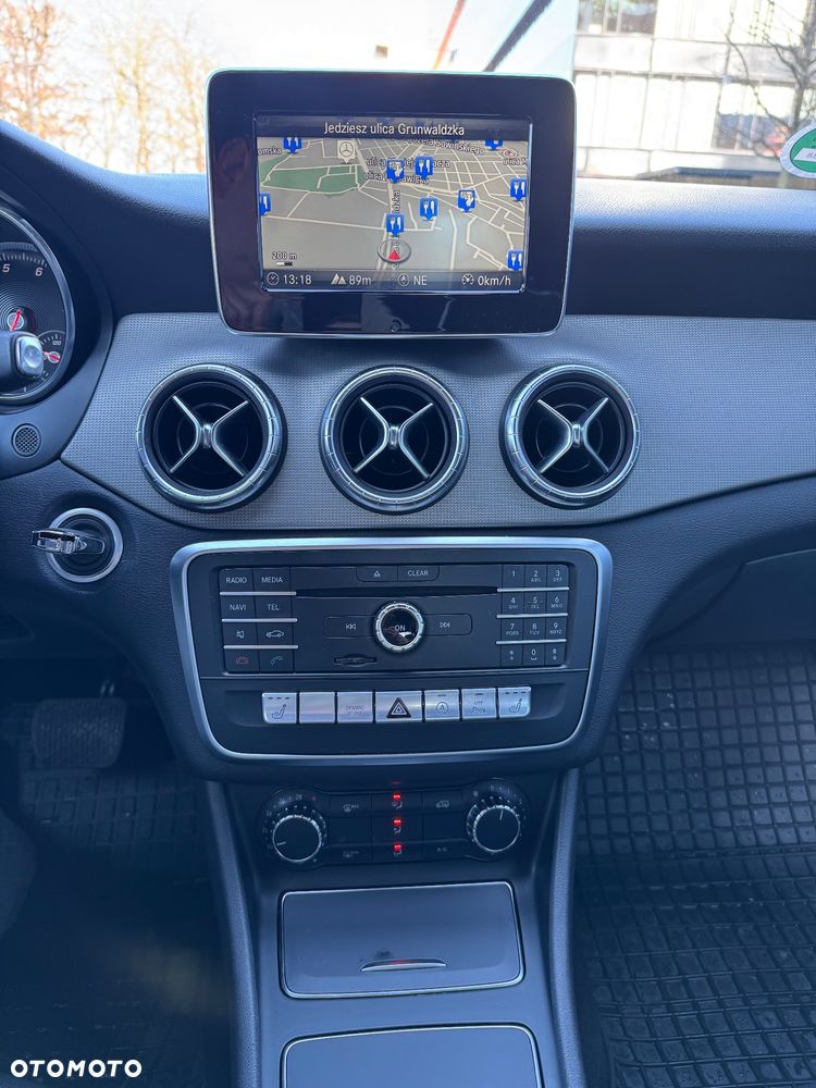 Mercedes-Benz CLA 180 7G-DCT UrbanStyle Edition - 17