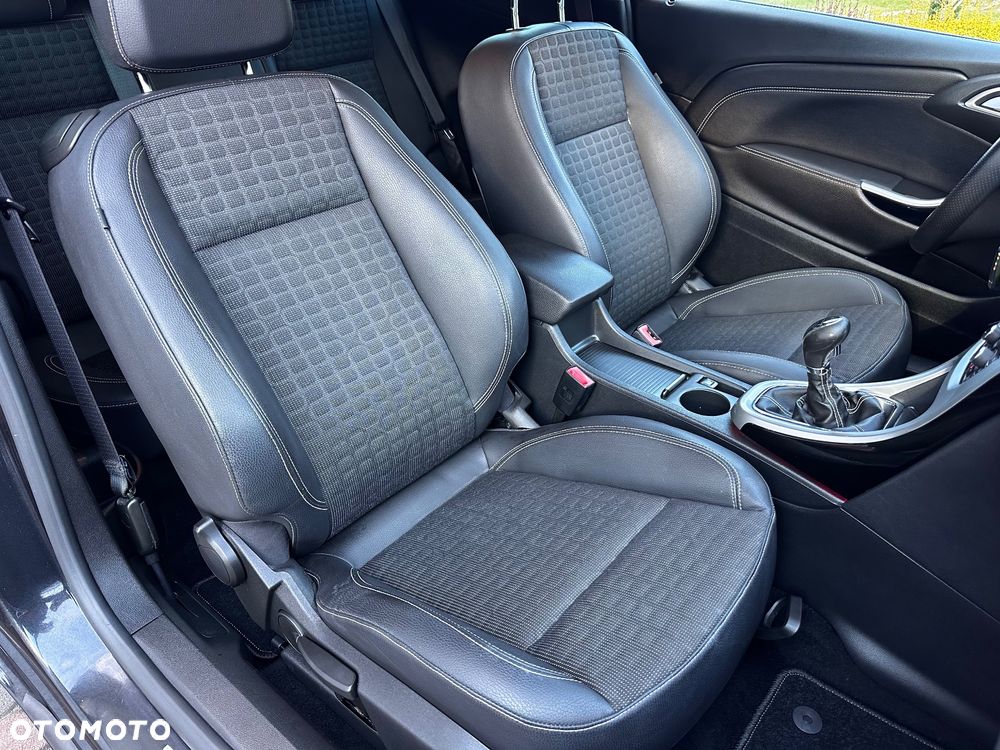 Opel Astra 1.6 Turbo Innovation - 26