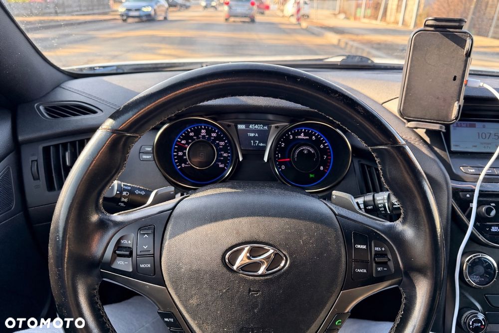 Hyundai Genesis Coupe - 30