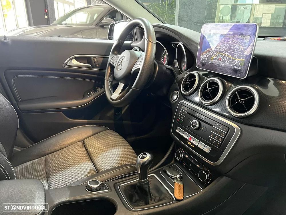 Mercedes-Benz CLA 180 d Shooting Brake - 11