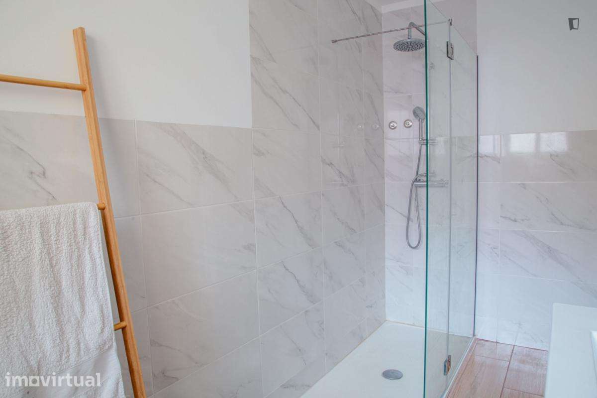 Quarto - localizado em Roma-Areeiro Lisbon - Grande imagem: 5/25
