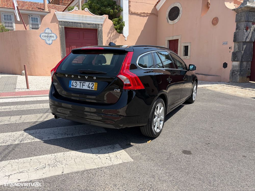 Volvo V60 2.0 D2 Momentum - 4