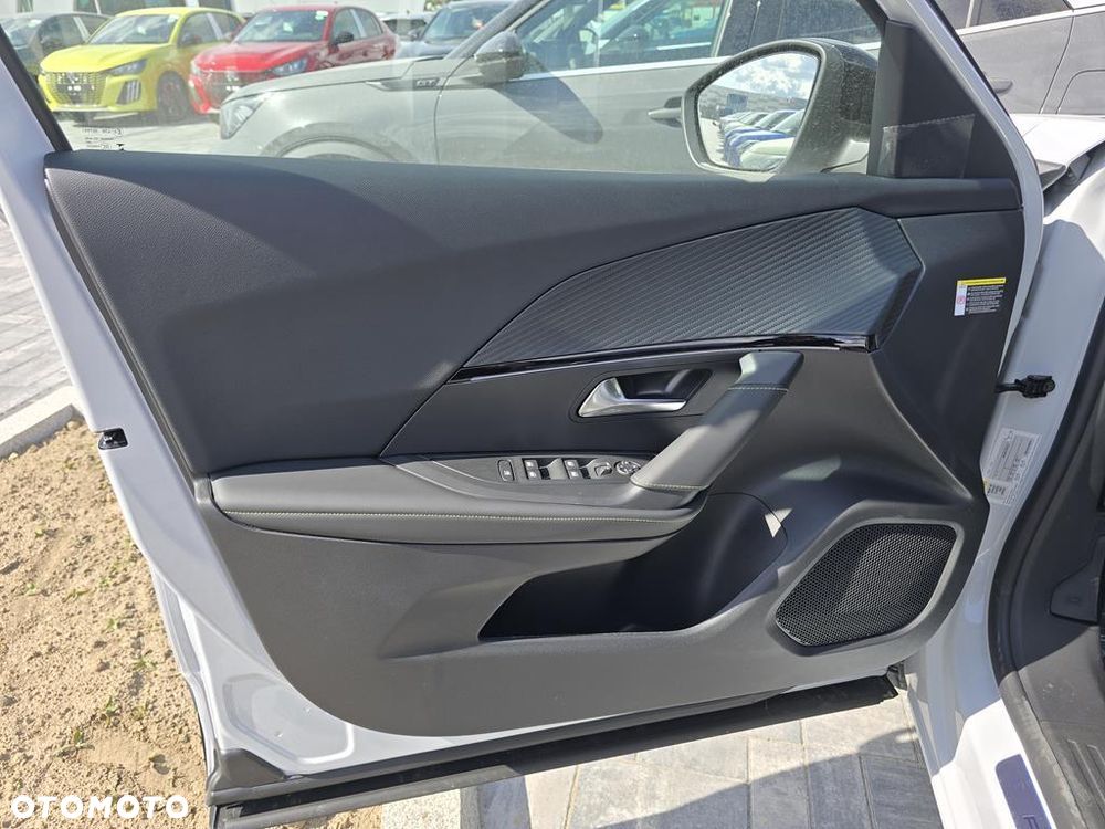 Peugeot 2008 PureTech mHEV GT E-DCS6 - 12