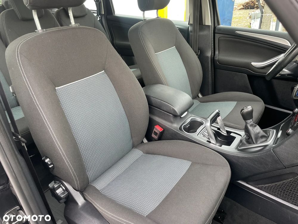 Ford Galaxy 2.0 Business Edition - 26