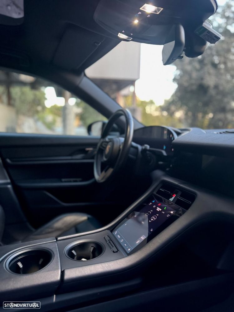 Porsche Taycan - 16