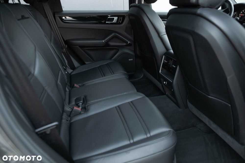 Porsche Cayenne - 32