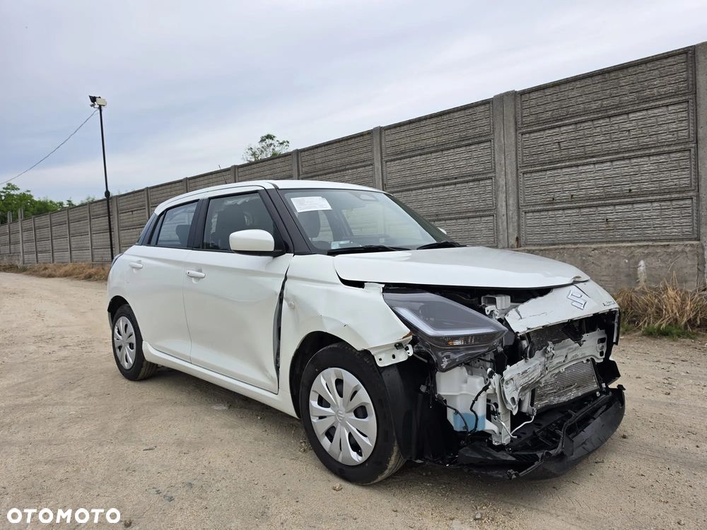 Suzuki Swift 1.2 Dualjet Hybrid MT Club - 2