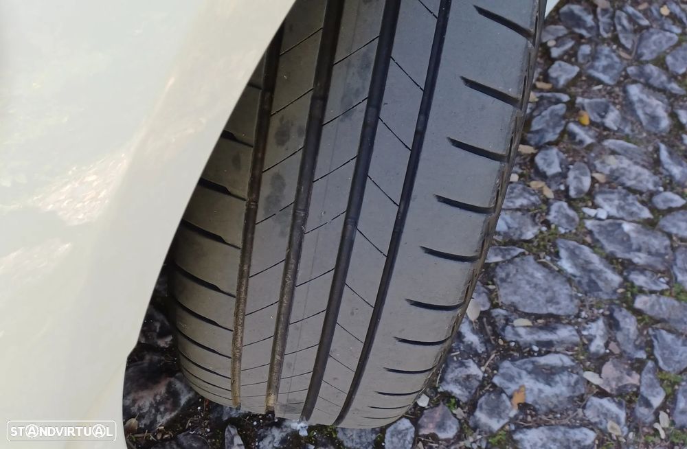 Mercedes-Benz CLA 250 e AMG Line - 16