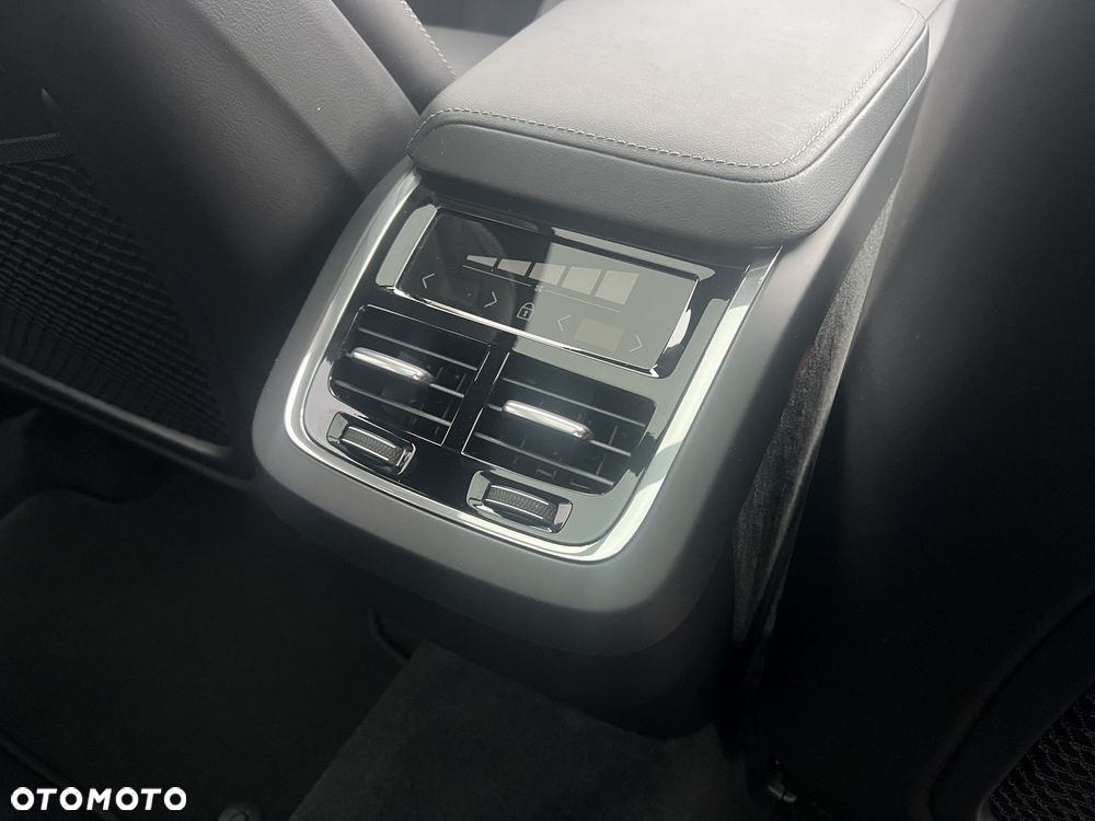 Volvo XC 60 B5 B AWD Ultra Black Edition - 37