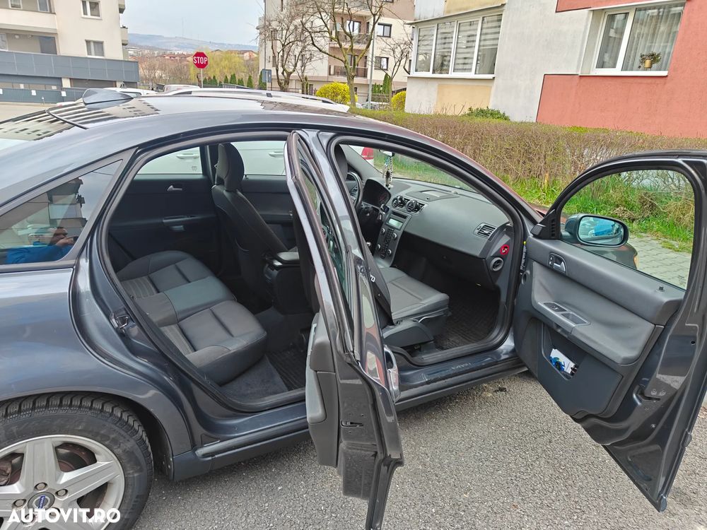 Volvo S40 2.0 D Momentum - 4