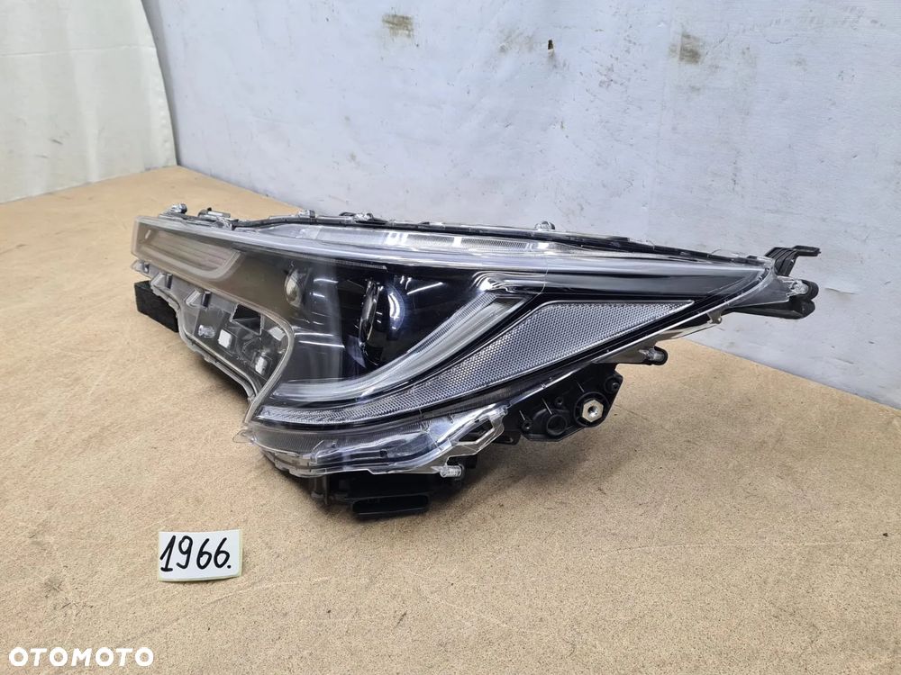Toyota Corolla E21 kombi/HB  lampa lewy lewa  przód używana 81170-02585 - 2