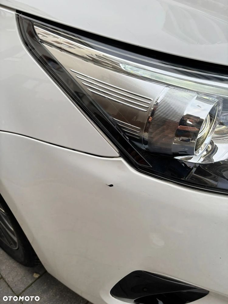 Toyota Avensis 2.0 D-4D Premium - 21