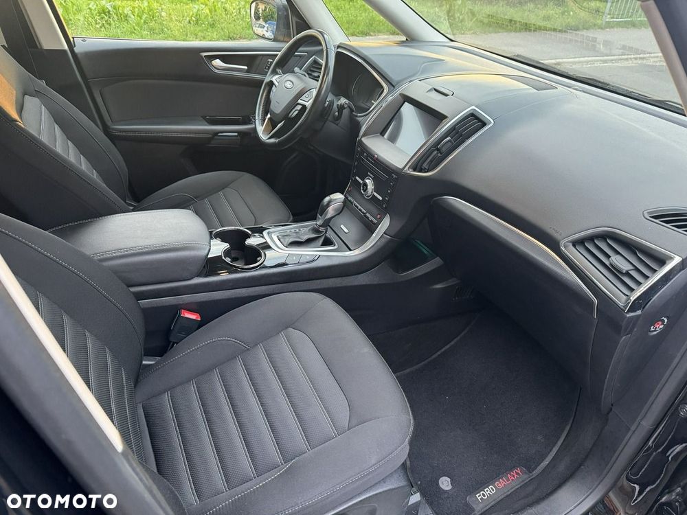 Ford Galaxy - 10