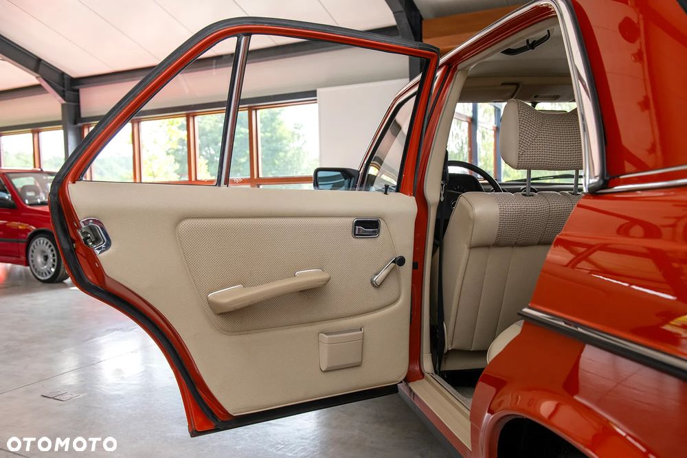 Mercedes-Benz W123 - 25