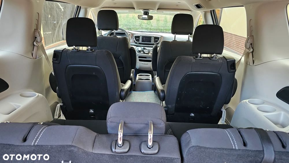 Chrysler Pacifica - 27