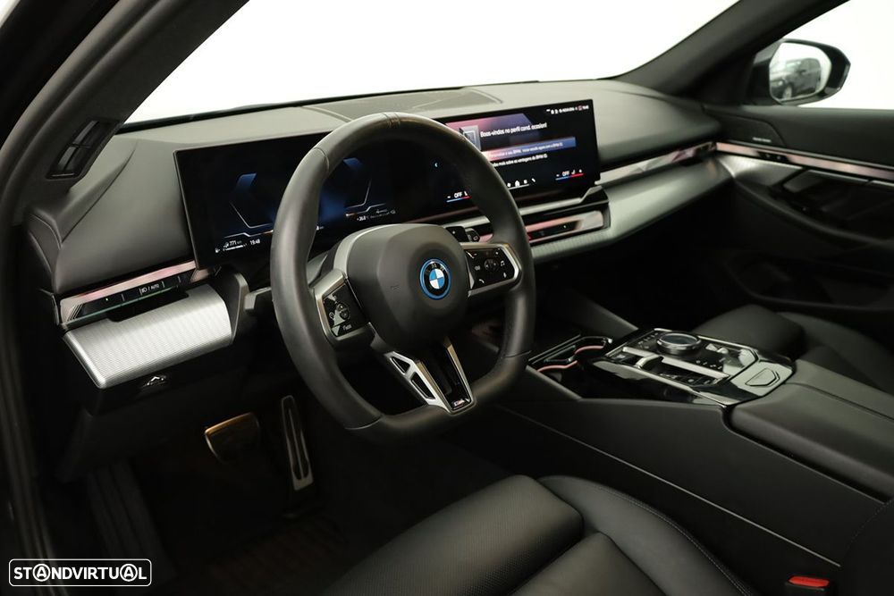BMW 530 e Pack Desportivo M - 8