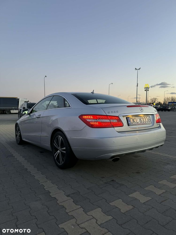 Mercedes-Benz Klasa E 220 CDI DPF BlueEFFICIENCY 7G-TRONIC Avantgarde - 4