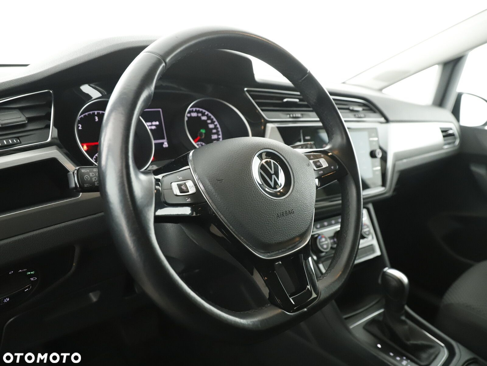 Volkswagen Touran - 14