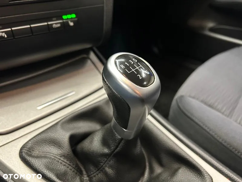 BMW Seria 1 118i - 32