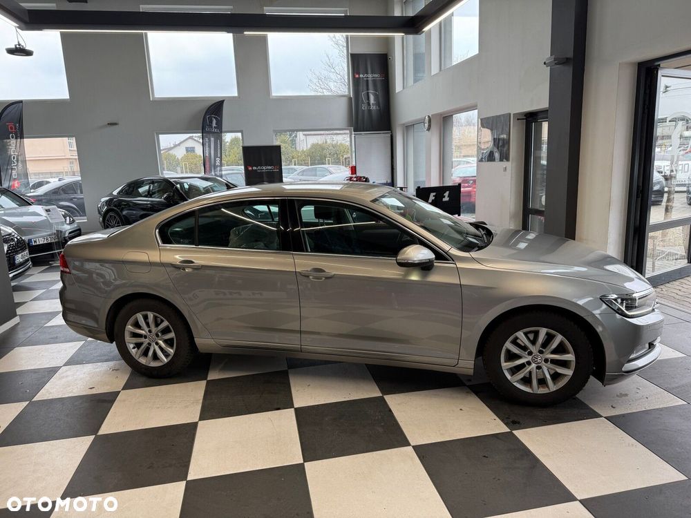 Volkswagen Passat - 4