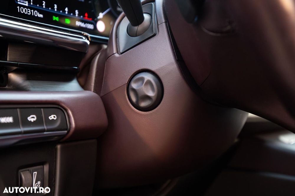 Cadillac Escalade - 21